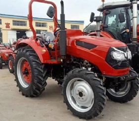 Farm Tractor HQ954