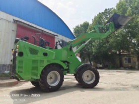 Mini loader HQ906 with front seat design