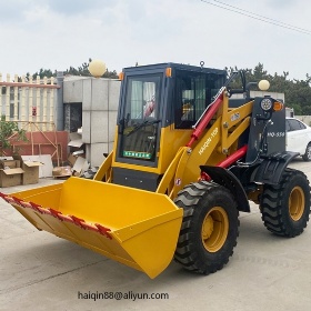 Skid steer loader with caterpillar design